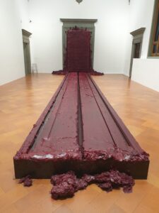 Svayambh, 2007. Mostra di Anish Kapoor "Untrue Unreal", Palazzo Strozzi, Firenze, 2024